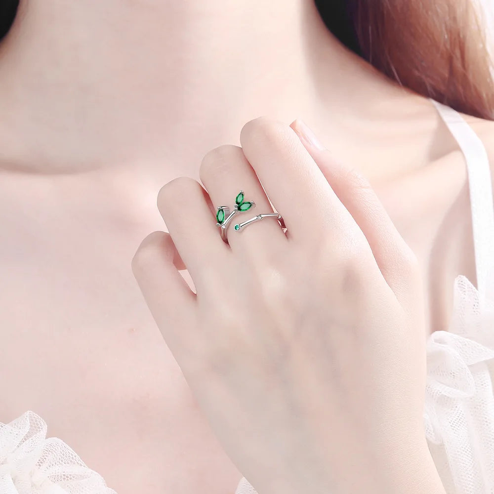Ivy Crest Ring