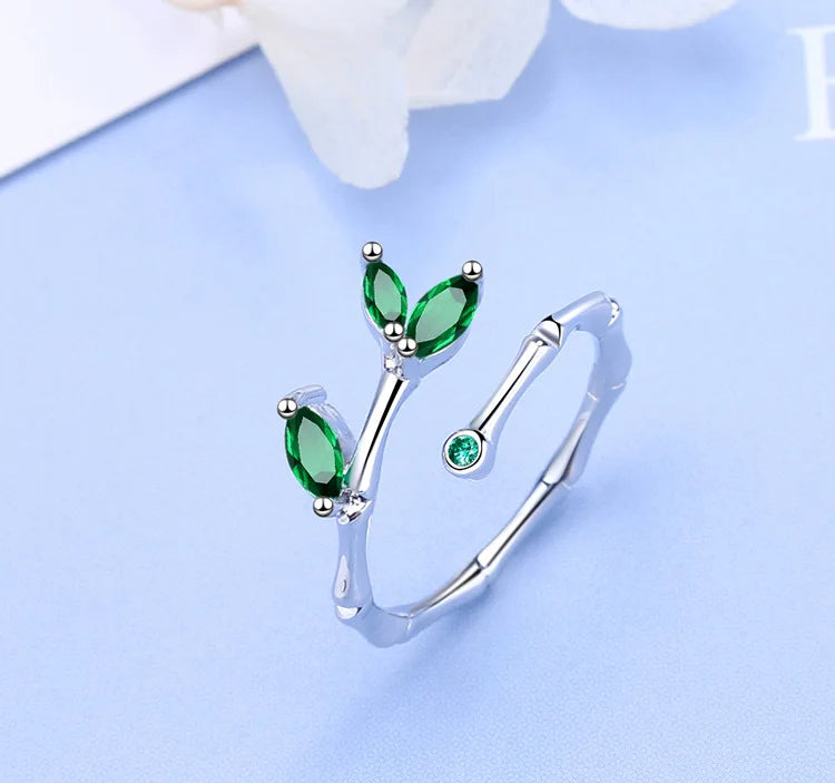 Ivy Crest Ring
