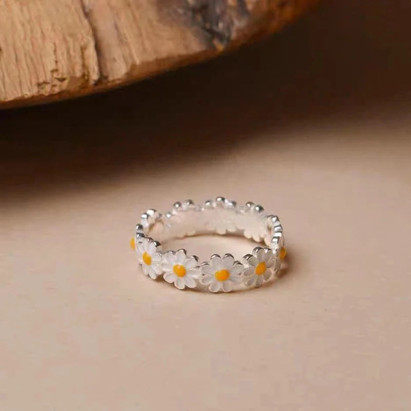 Sunveil Daisy Ring