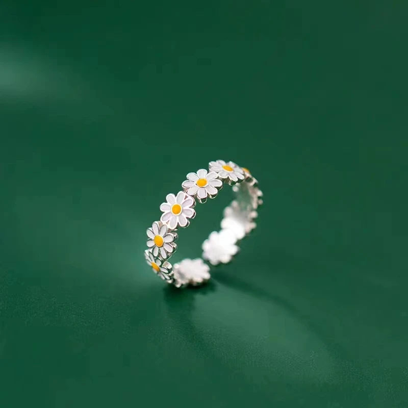 Sunveil Daisy Ring