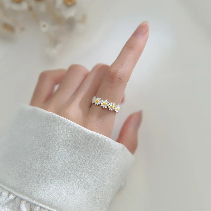 Sunveil Daisy Ring