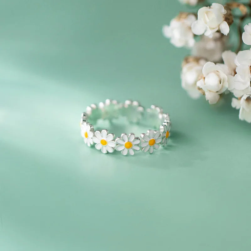 Sunveil Daisy Ring