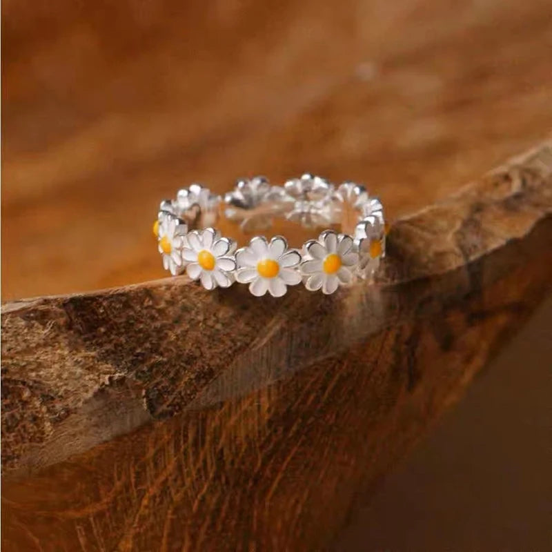 Sunveil Daisy Ring