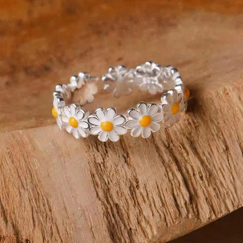 Sunveil Daisy Ring